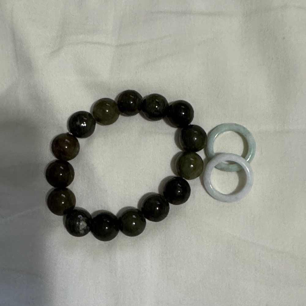 Dark Green Beaded Bracelet with 2 Jade Rings